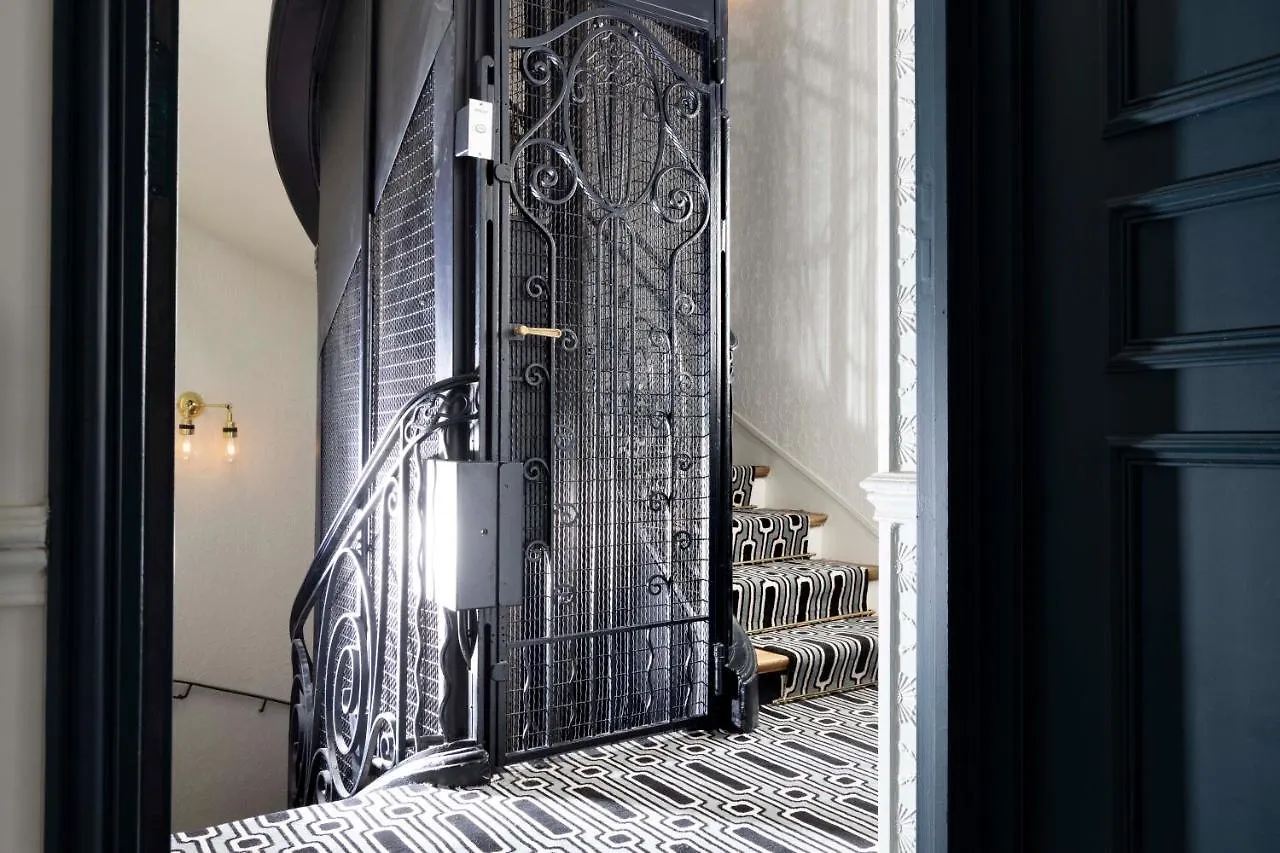 Louvre Montana Hotel 4*