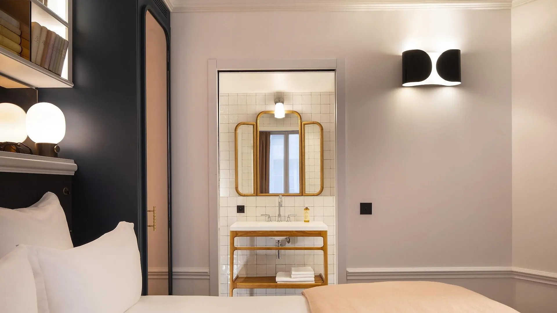 Louvre Montana Hotel 4*