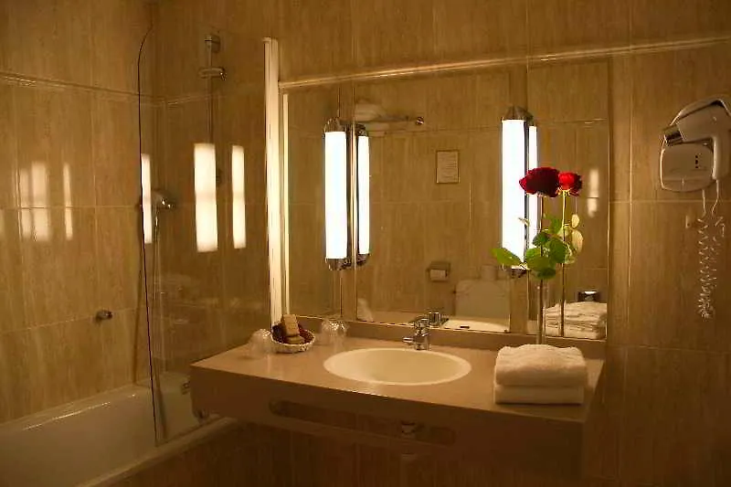 Louvre Montana Hotel 4*